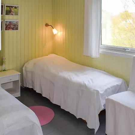 3 Bedroom Nice In Kjopmannskjaer Tjøme
