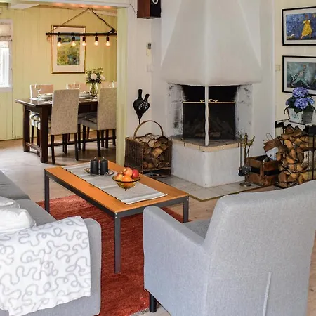 3 Bedroom Nice In Kjopmannskjaer
