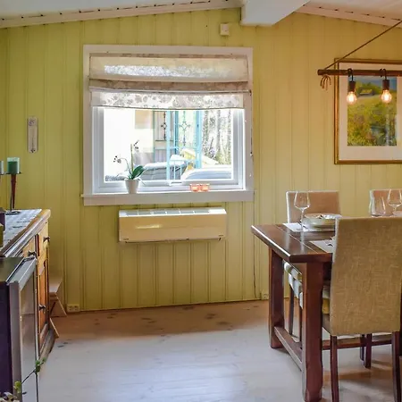 3 Bedroom Nice In Kjopmannskjaer * Tjøme